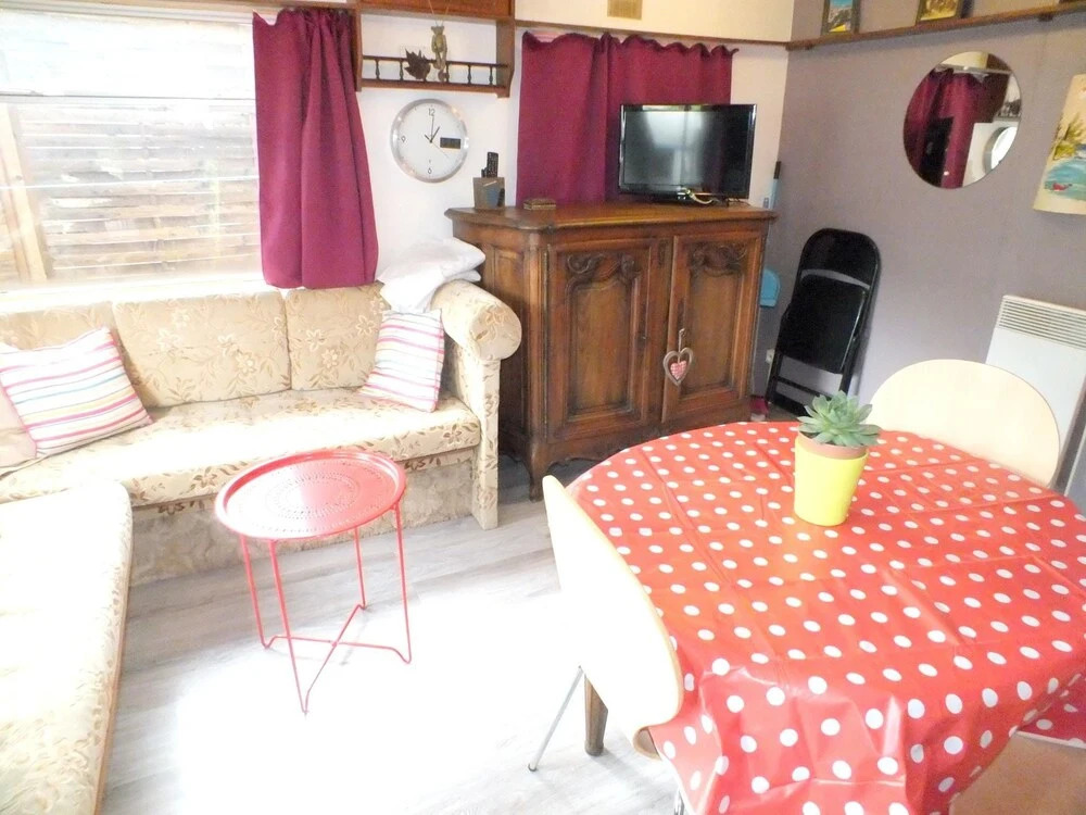Bungalow With 2 Bedrooms in Le Castellet, With Terrace - 10 km From th