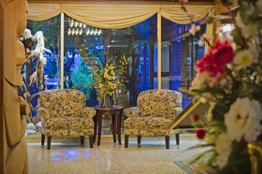 Crest Hotel