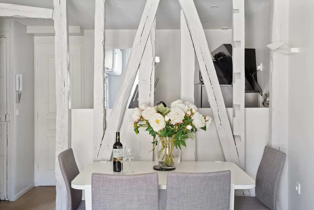 Modern Apartment Near Opera Garnier