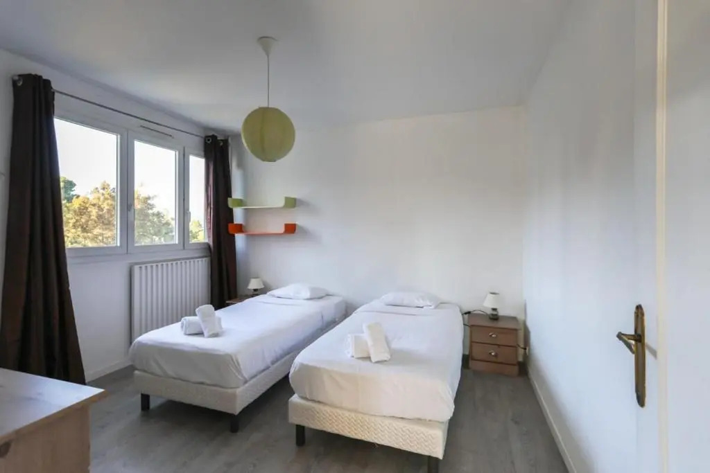 Furnished apartment near city center terrace with panoramic view & parking