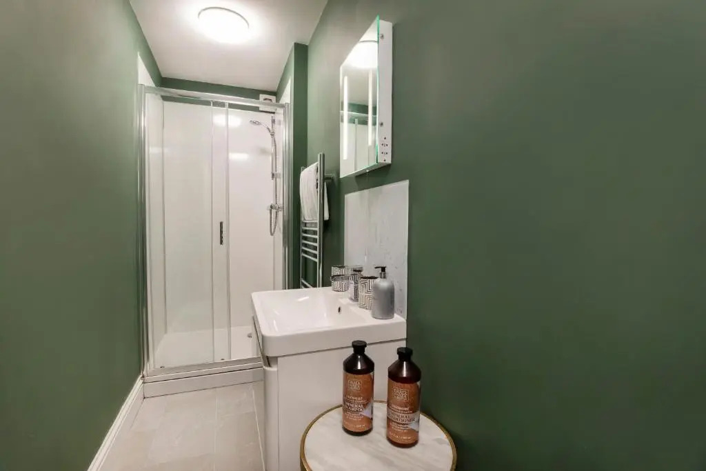 8 Blue Bridge- Elegant and Luxurious 1 Bedroom Apt- Free Parking
