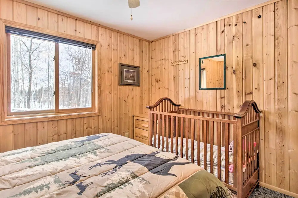 Cabin w/ Fireplace < 1 Mile to Lakes + Golf