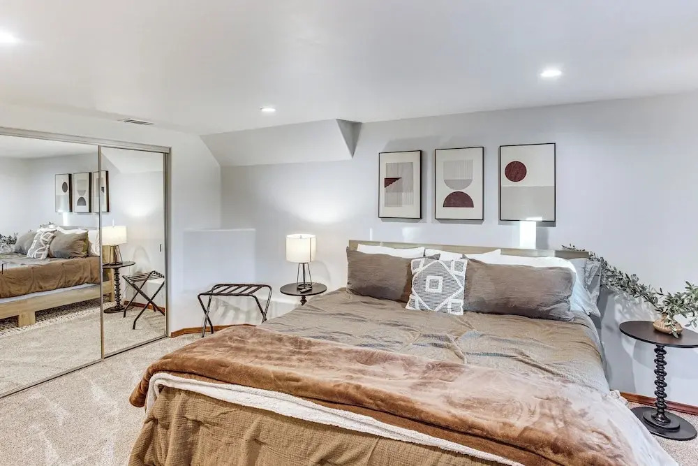 Lake Arrowhead Cabin: 4 Decks, Game Room + More!