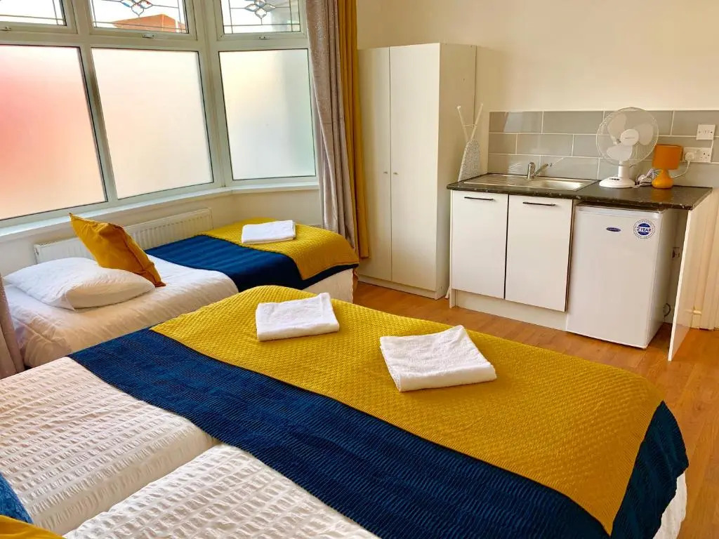 Spacious 2 Bedrooms 2 Baths Apartment with Garden and Parking