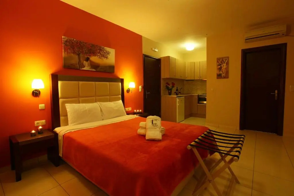 Faros Luxury Suites