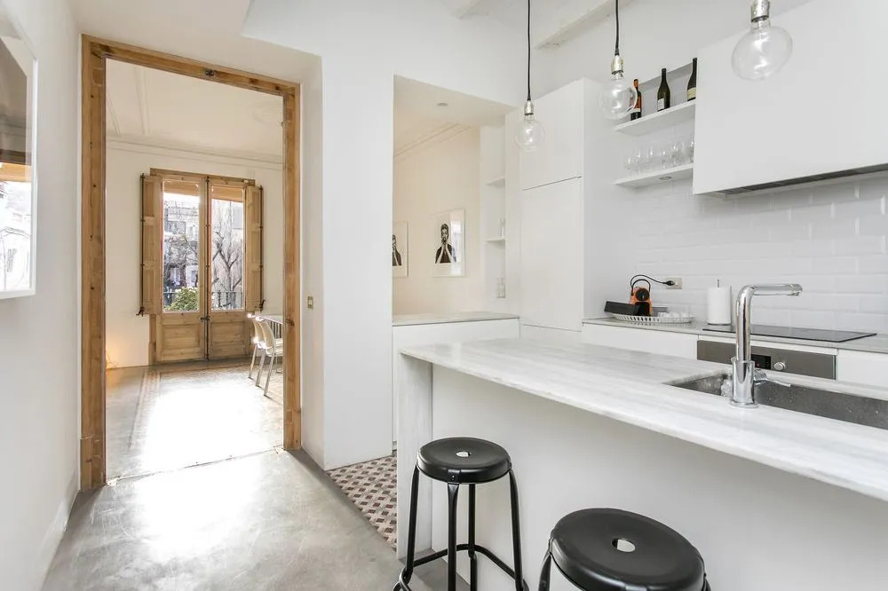 Spacious and luminous flat with balcony