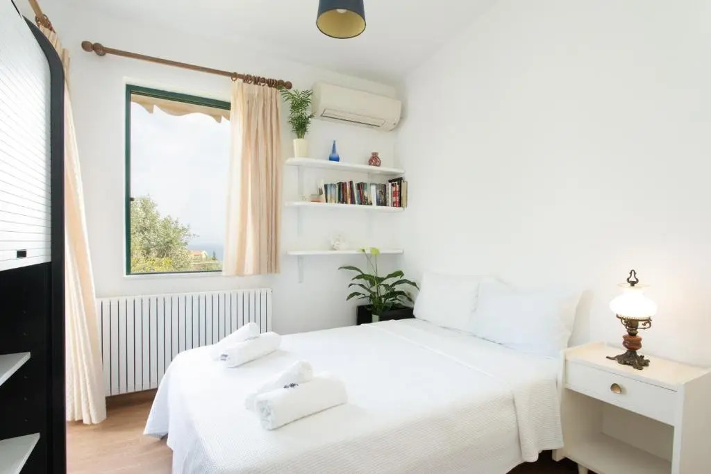Eleni's House Cozy 2-Bedroom House with Garden