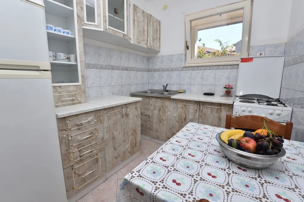 Apartments and Rooms Jakov