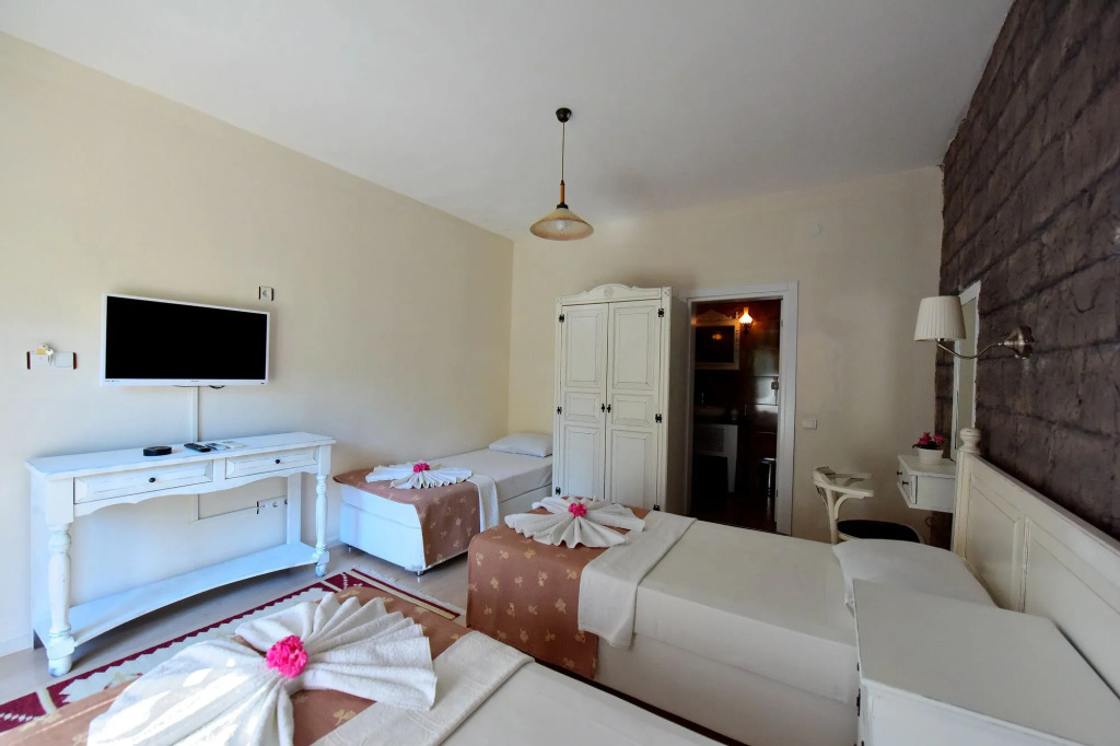 Yalim Hotel