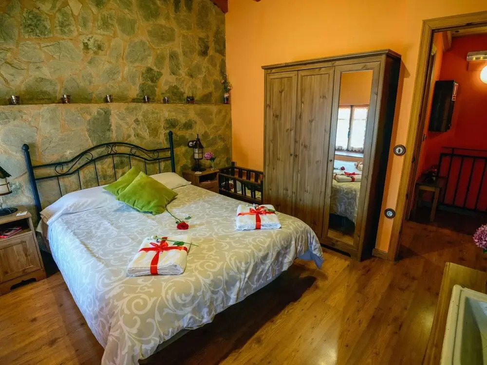 Cozy Cottage in Benllera with Hot Tub