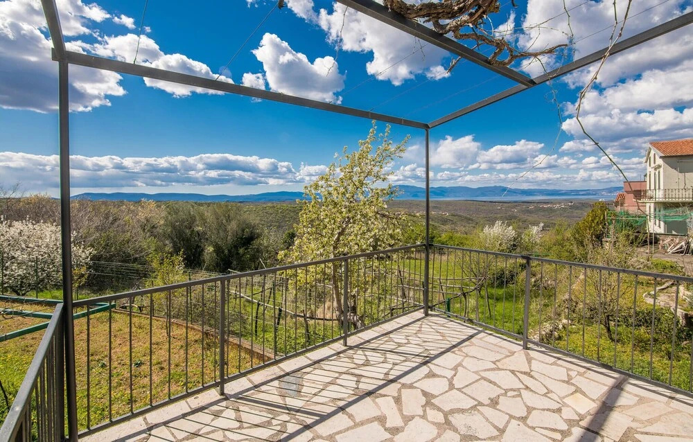 2 Bedroom Cozy Home In Dobrinj