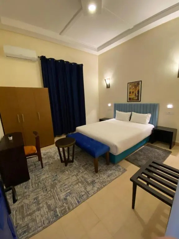 Comfy Colonial Apartments