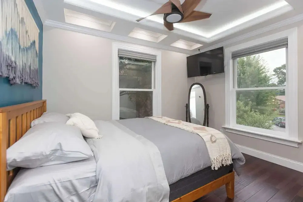 4 BDR Lake Geneva Estate Across From Beach!