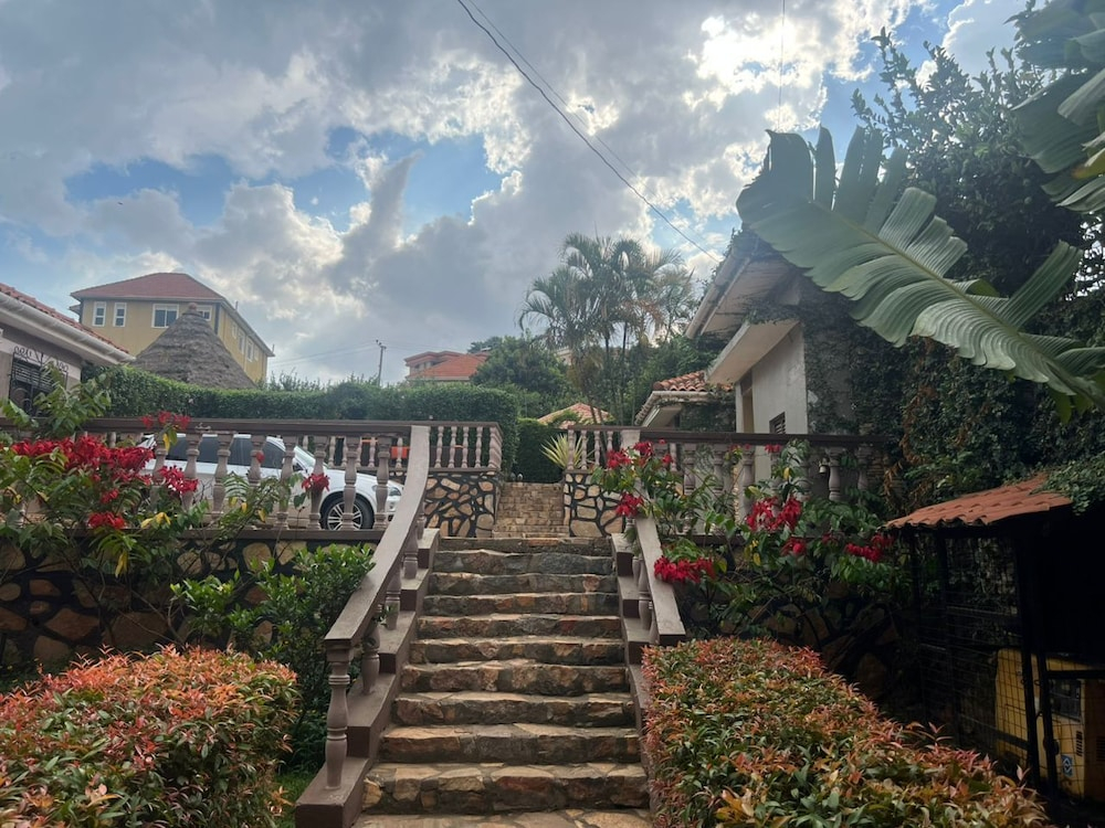 Elma Suites and Lounge