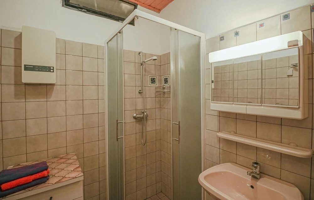 Beautiful Apartment in Porec With Wifi and 2 Bedrooms