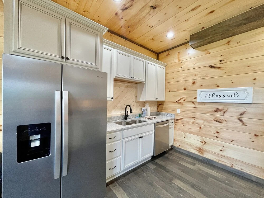 Bearly Behaving 2 Bedroom Cabin by RedAwning