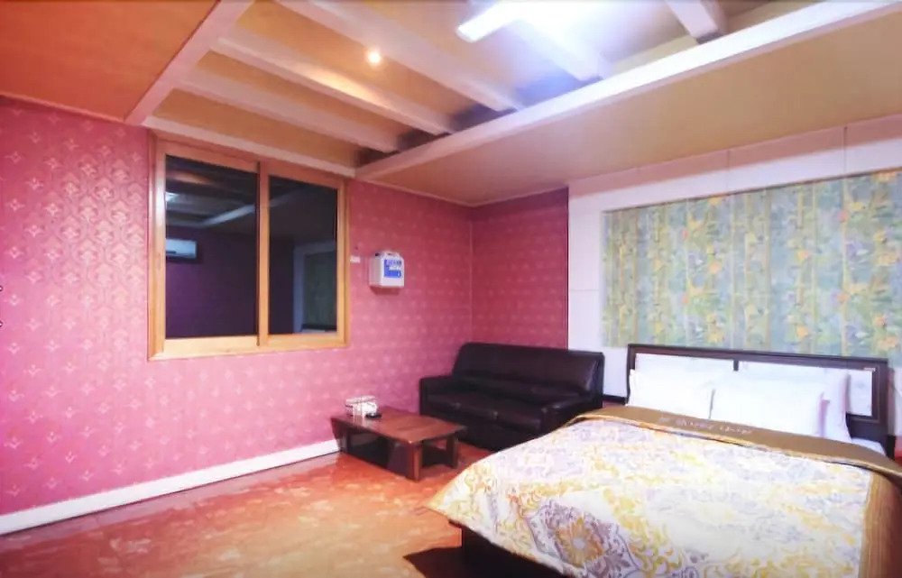 Narbone Motel