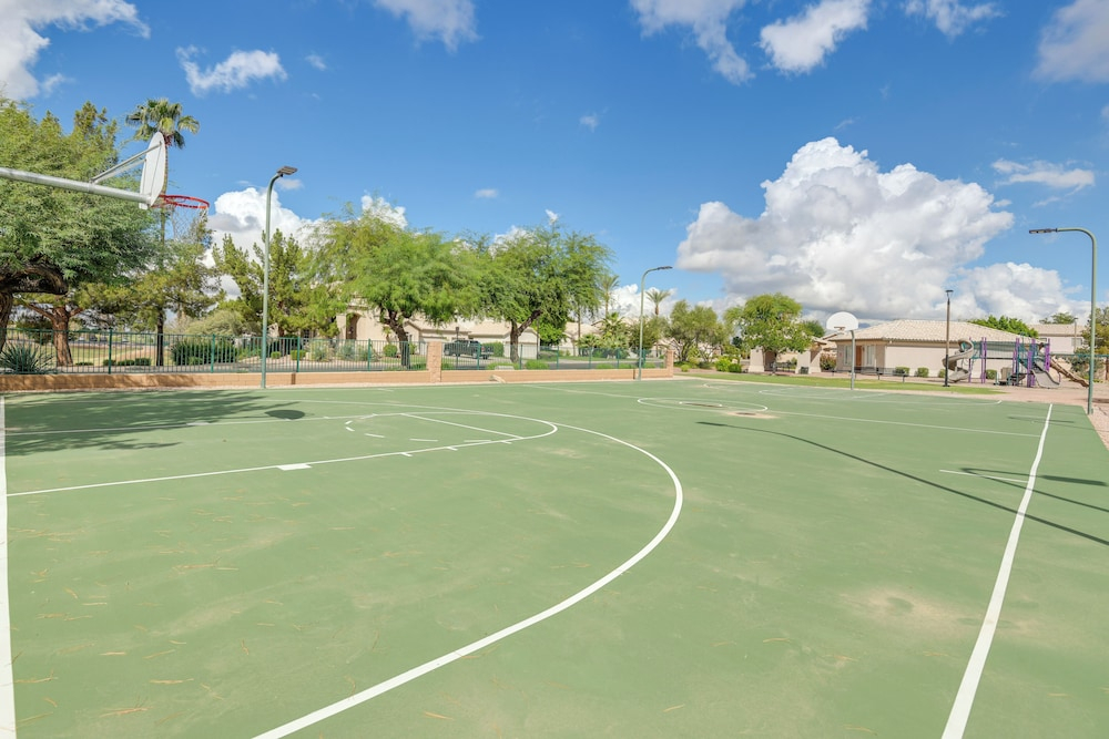 Pool & Golf Course Views: Family Home in Gilbert