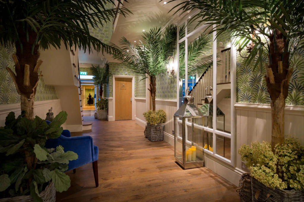Roslin Beach Hotel