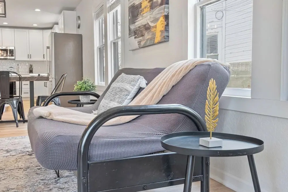 Stylish & Spacious Comfort 4br/3ba Downtown Gem!