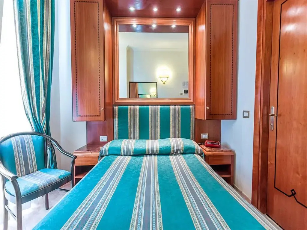 Raeli Hotel Lux