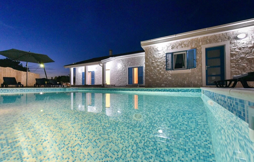 Lovely Home In Privlaka