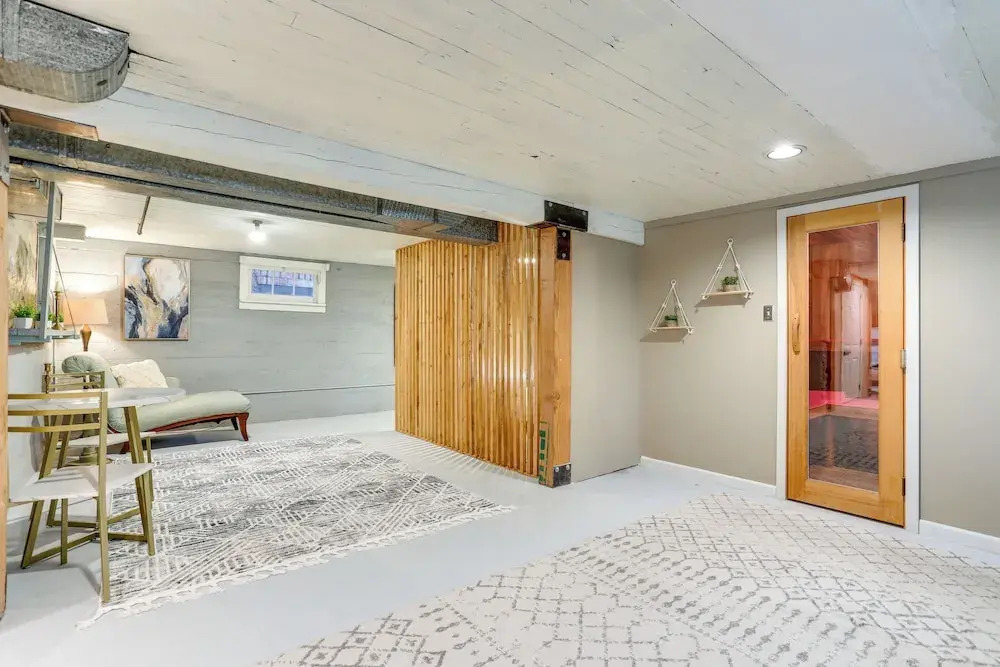 Quaint Studio w/ Sauna: 5 Mi to Space Needle