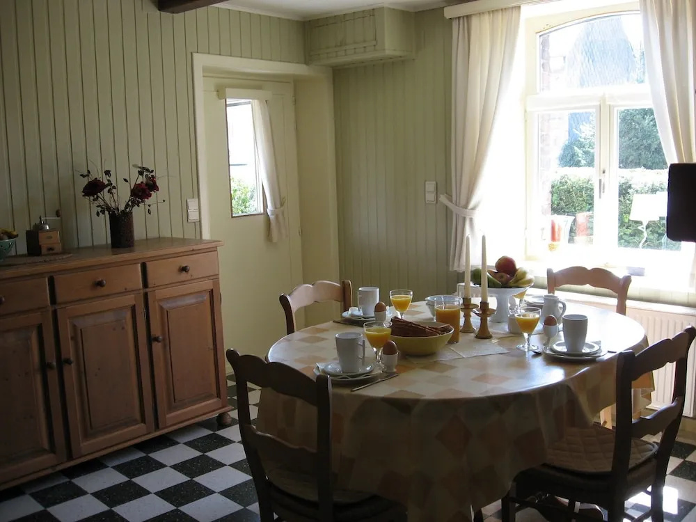 Comfy Holiday Home With Garden, Garden Furniture, Heating