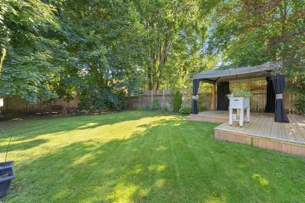 Spacious 2bdrm Home in Burlington
