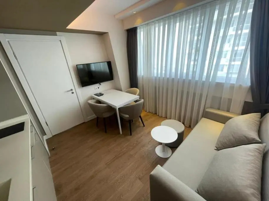 Leo Group BEST LUXURY SUITE 2537 Alliance Palace