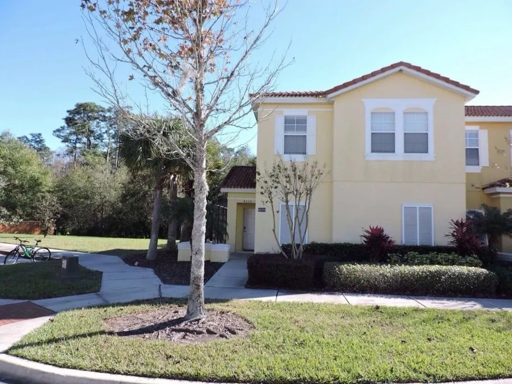 ACO FAMILY – 4 bd TOWNHOME WITH POOL (1717)