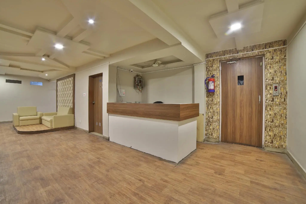 OYO 41929 Hotel Loyal Residency