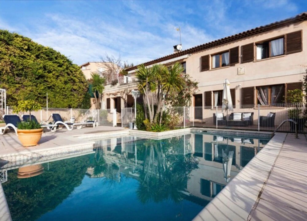A Gorgeous, 2-bedroom Apartment in a Villa With Beautiful sea View and