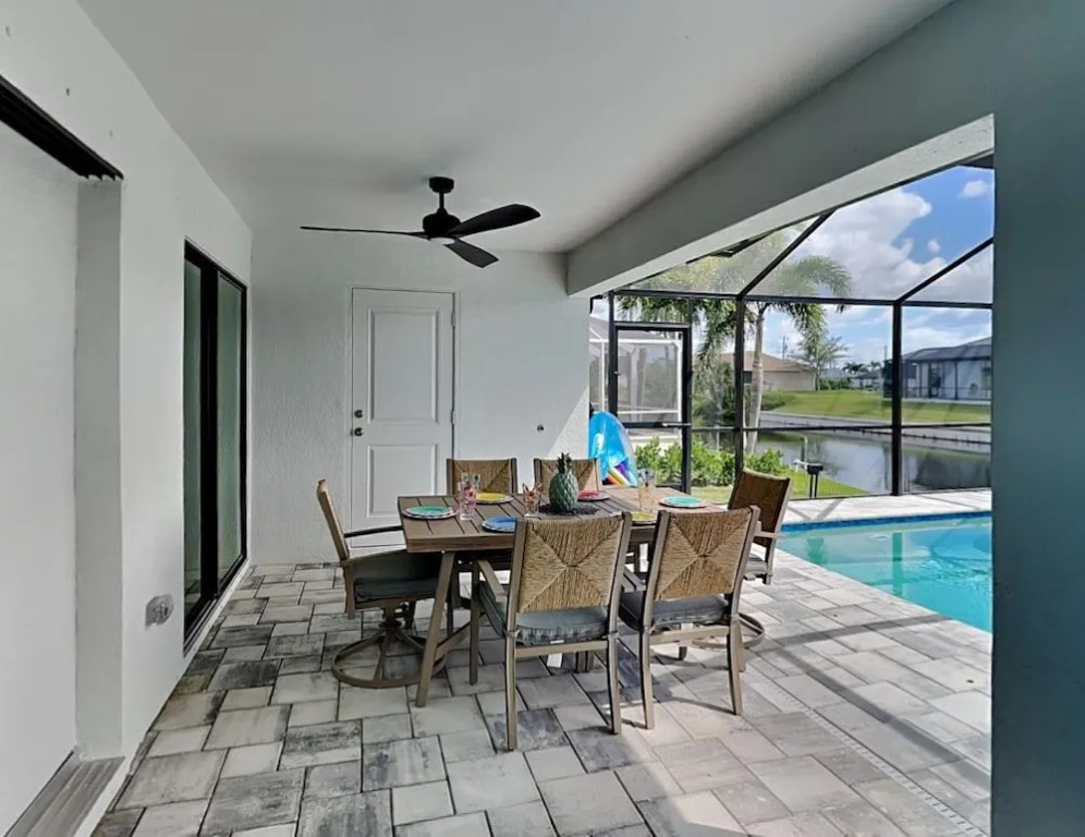 CoralVilla Calm Waters - pool & spa, cozy, on water, BBQ grill