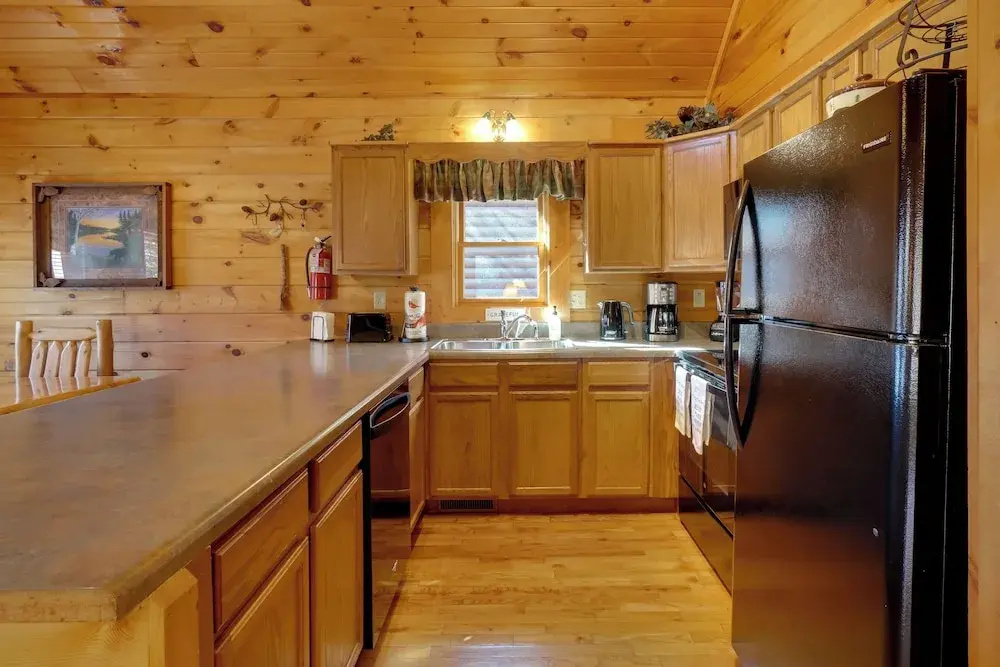 Gatlinburg Scenic Cabin w/ Hot Tub 2 Mi to Dtwn
