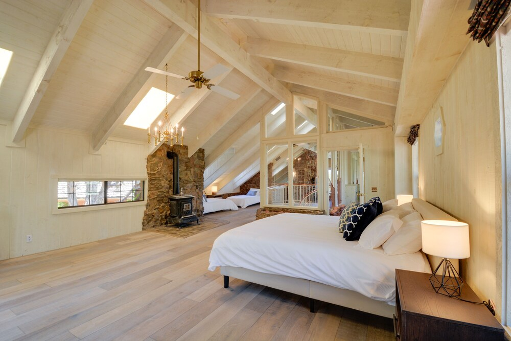 Unique Sedona Home w/ Mountain Views & Guest House