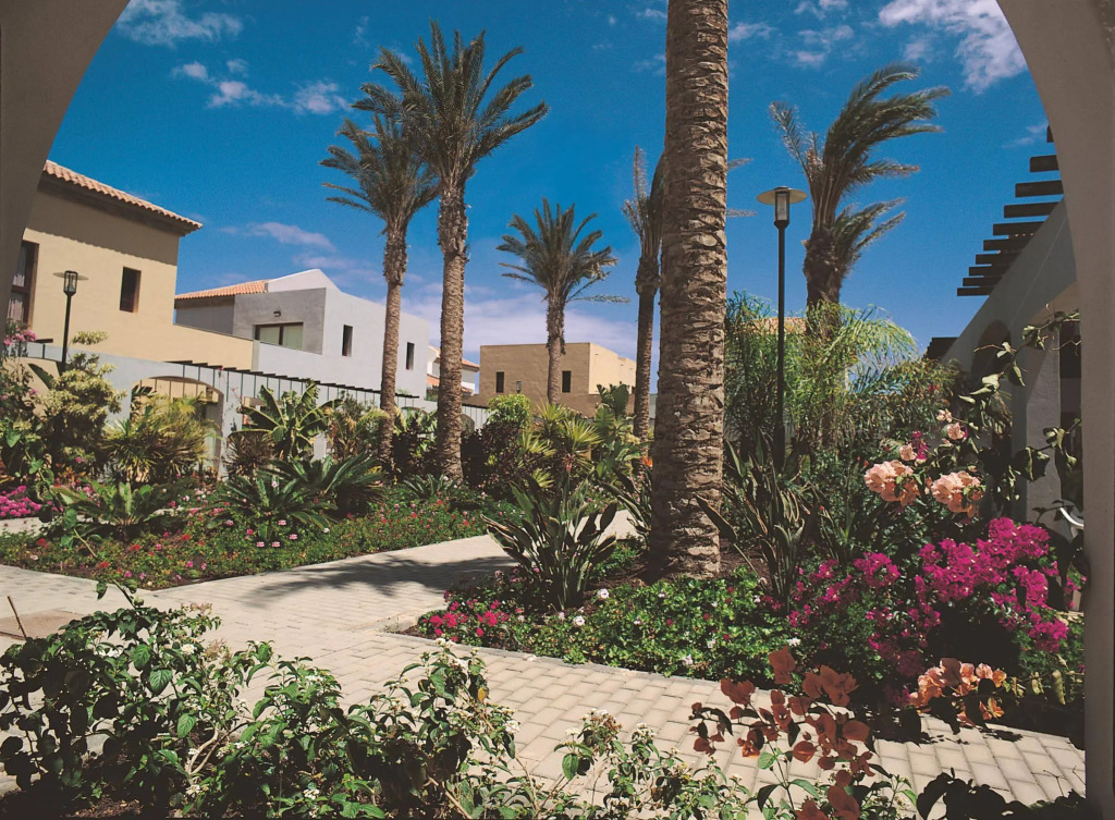 Отель Broncemar Beach Suites