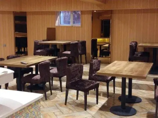 Tianfu Hotel (Yichun Lindu Wood Sculpture Park)