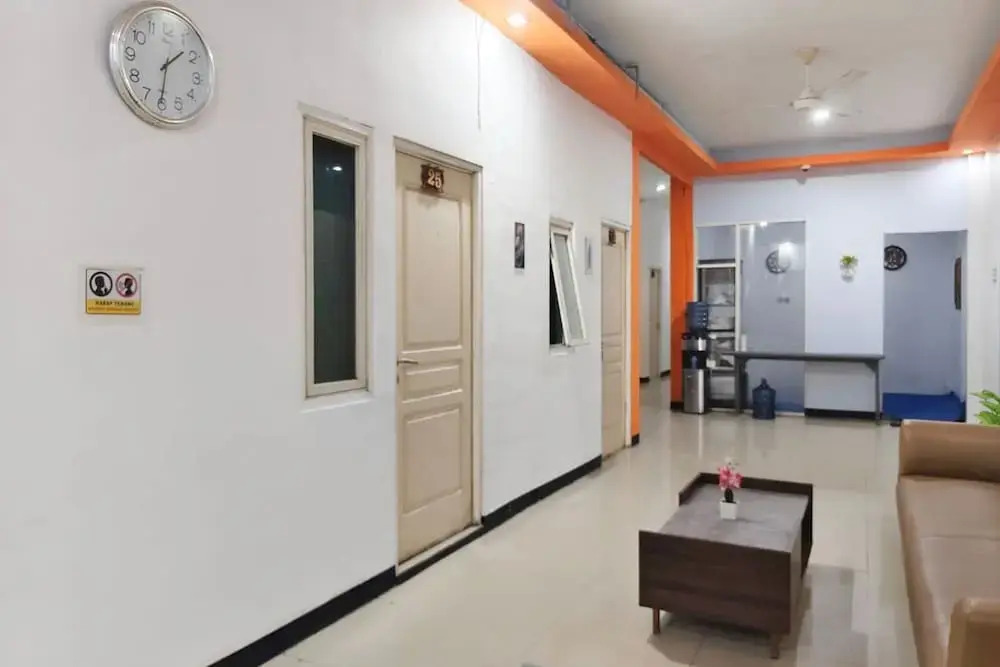 TwoSpaces Living at Nabila Semampir Homestay