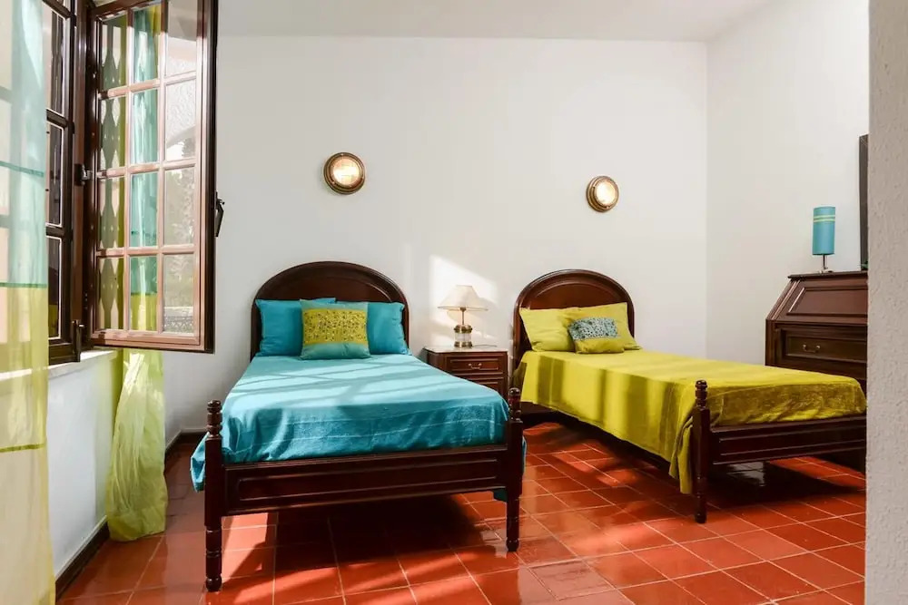 Elegant Villa in Corroios with Private Pool