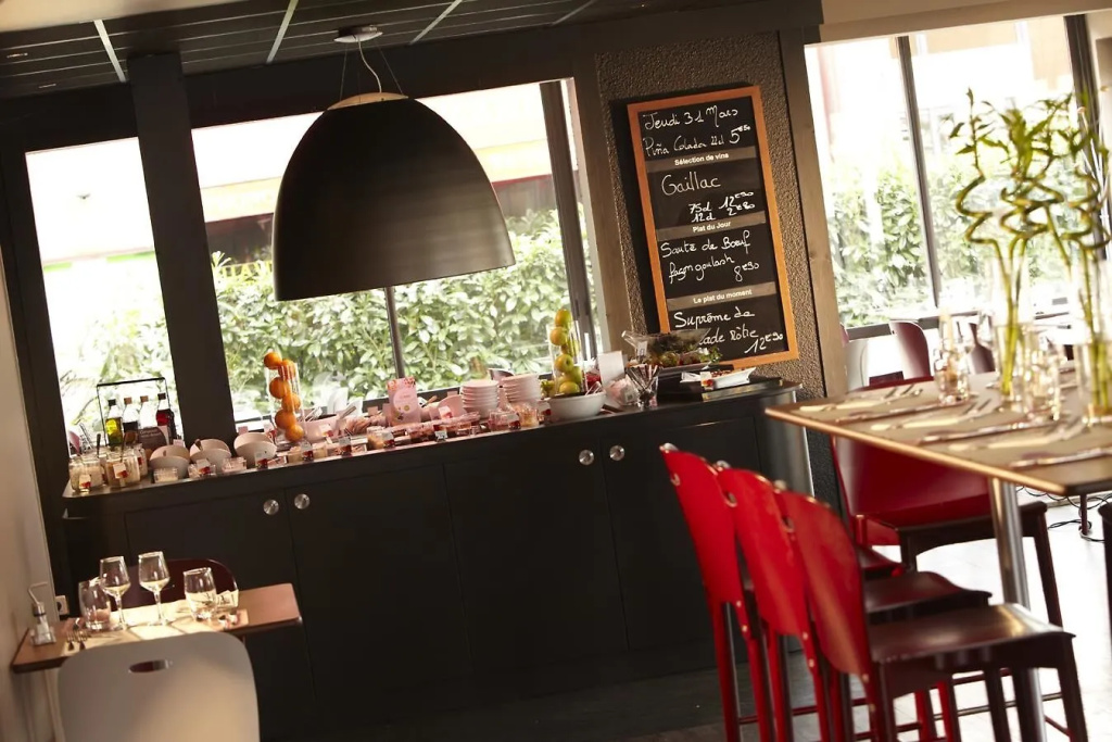 Greet Hotel Versailles - Voisins Le Bretonneux