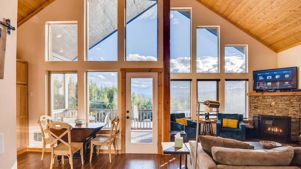 Roslyn Ridge Retreat