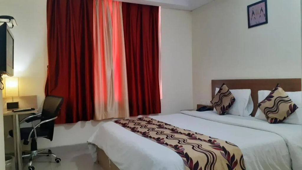 Hyphen Grand Hotel