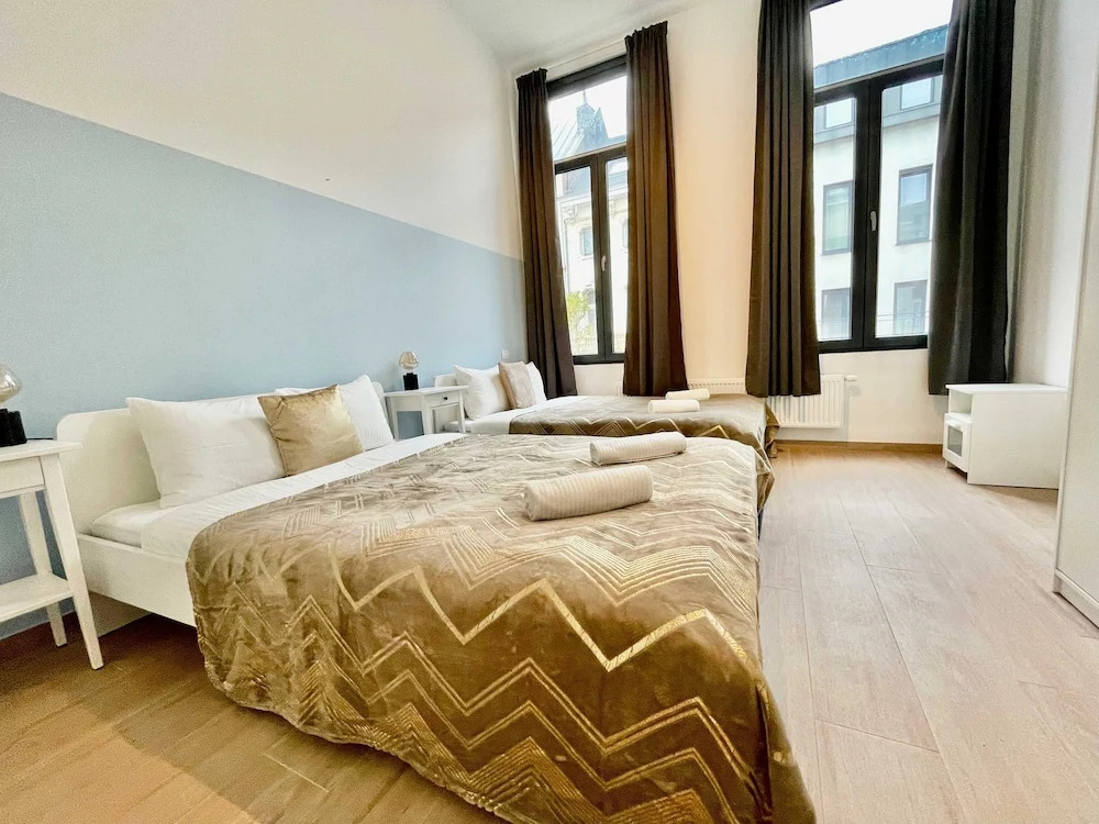 Luxury 2BR 1BA Near Fashion District by Oneluxstay