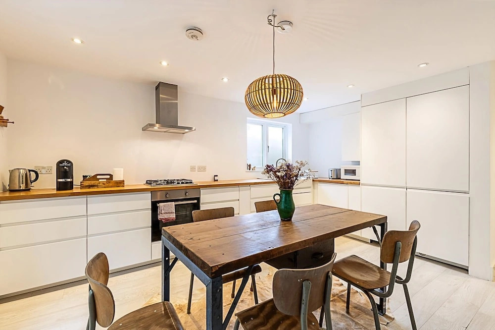 Tranquil 2 Bedroom Apartment in East London