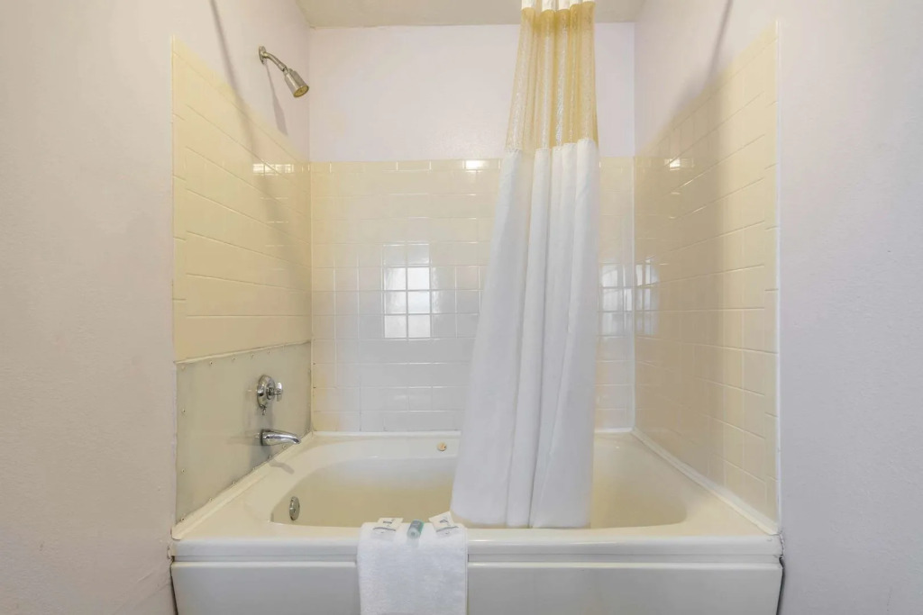 Studio 6 Suites Louisville KY Airport/Expo Center