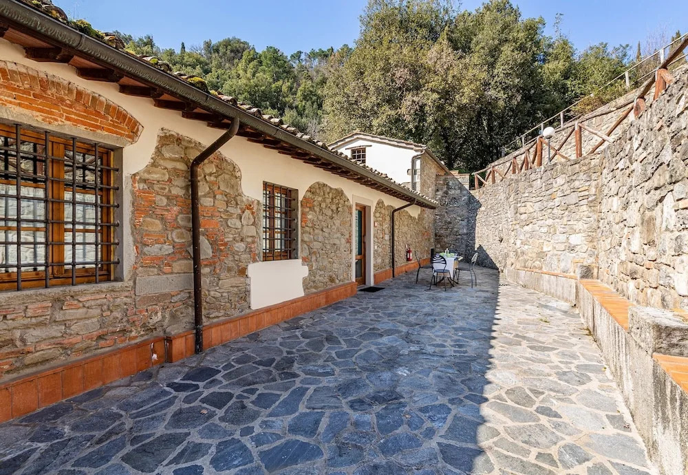 Loro 12 With Shared Pool And Tennis