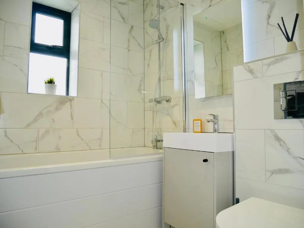 Beautiful Brand New Apartment near the BEACH