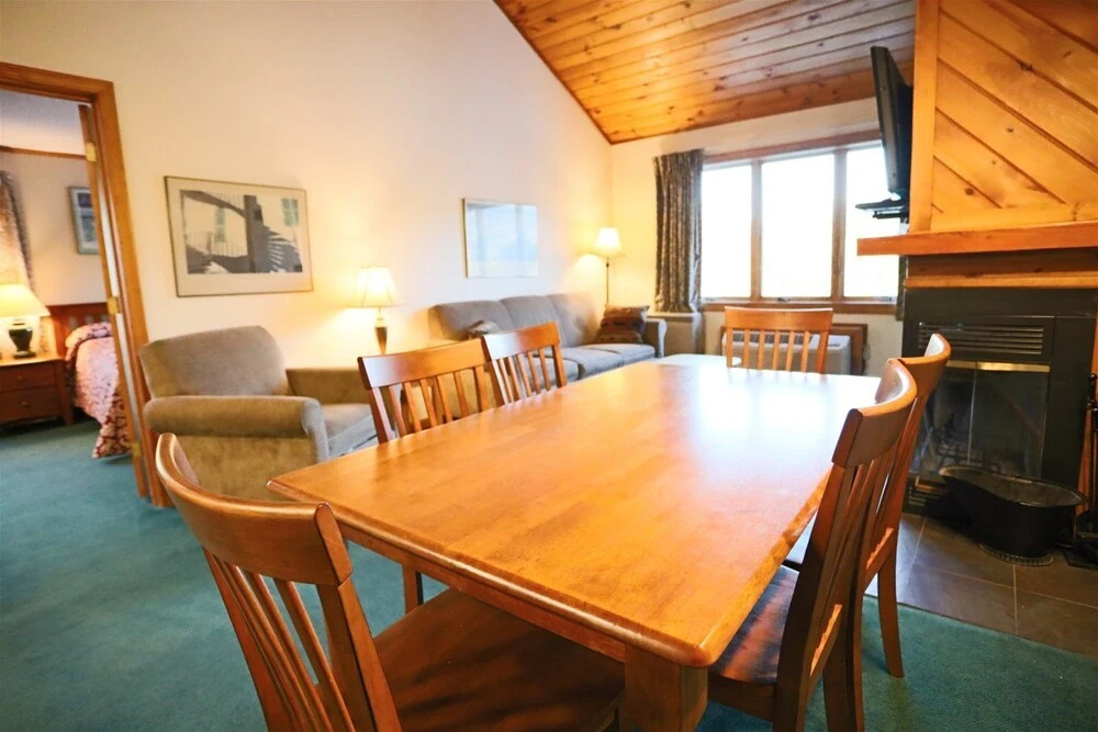 3 Bedroom Deer Park Condo on Lake and Close to Recreation Center - Dp56bw