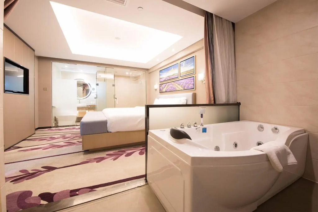 Lavande Hotel HeYuan Dongyuan